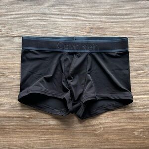 Calvin Klein | Tonal Logo Low Rise Trunks in Black Onyx (Small)